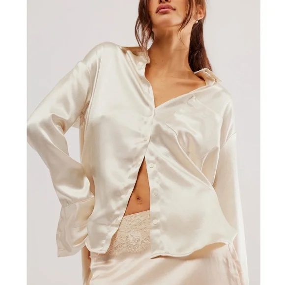 FREE PEOPLE
Shooting For The Moon Buttondown Shirt in Tea - Picture 1 of 11